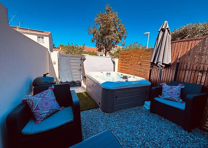 Logement Du Sud Avec Jacuzzi